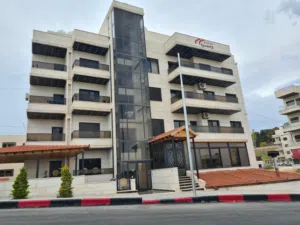 شقة للبيع الجبيهة خلف ملاهي الجبيهة الترويحية بسعر 63000 على الكاش
