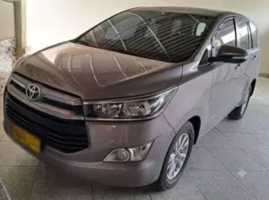 تويوتا انوفا Limited 2017 بيج بحالة ممتازة مع مواصفات خليجية وميزات حديثة رقم اللوحة مميز 30098/A