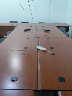 طاولات مدرسية ماليزية مربعة واصول اخرى حسب العرض