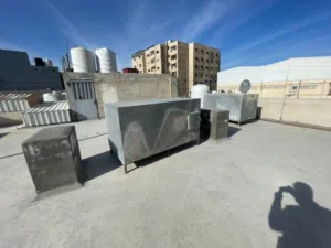 نشتري تنك الحديد المترين  واحنا بننزل عن الاسطح تنك المتر بسته بنشتري جميع انواع الاثاث