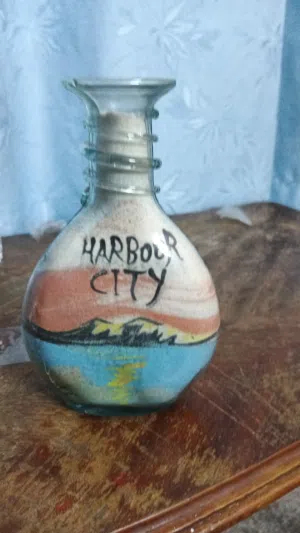 زجاجات الرمل جملة ومفرق منظر جميل جدا بالوان واشكال جميلة تناسب اي مكان في المنزل