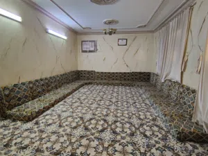 كنب ارضي شبه جديد