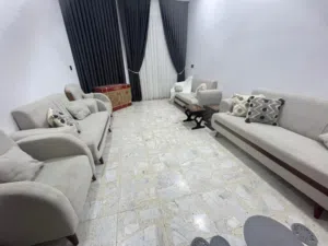 تخم 10 مقاعد مستعمل جداً قليل سعر البيع 400 الف مكاني بغداد الحسينيه