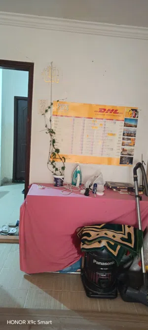 مطلوب شخص لمشاركة سكن شقه مؤسسه بالكامل جميع الأغراض موجوده غير مدخن  على خلق يحترم الاخرين