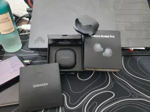لعشاق  الوكالة وفخامة الوكالة سماعات Buds 2 pro من samsung افضل واغلى نسخة من فائته اوبن بوكس جديدة.