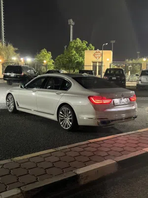 بي ام دبليو حجم 740