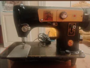 ماكينة خياطة