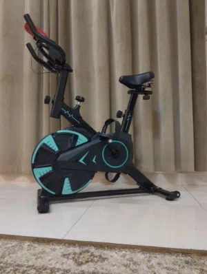 دراجه تمرين شبه جديده و نظيفه جدا نوعيه ممتازه بها جهاز لمراقبه دقات القلب و المسافه
