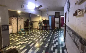 بيت للبيع في المعقل قرب حسينية سيد صدام مساحة 200 م طابقين يحتوي على 5 غرف + الاستقبال وهول كبير