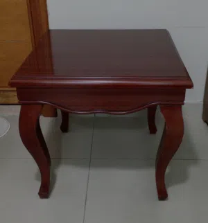 طاولات كبيرة مع اثنين صغار