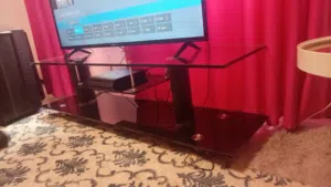 طاوله تلفزيون للبيع مواصفاتها سكريت 160*40سكريت دبل