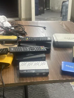 عدد من الرسيفرات منها أندرويد ورسيفر معن وكلوها انتر نت
