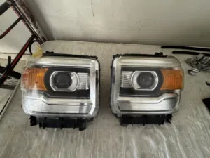 GMC sierra 2014-2015 Headlights in mid condition