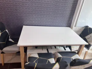Dining table with 4 chair