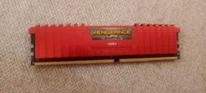 بسعر مغري جدا corsair vengeance ddr4 4g
