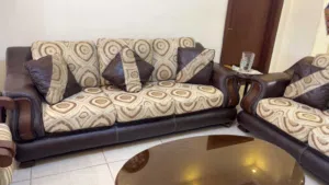 طقم كنب جلد + خشب زان للبيع