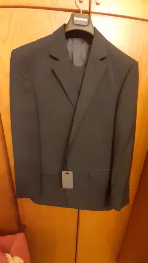 ثلات بدالي وحدة جديدة وزوز استعمال بسيط جدا انظاف شبه جدد الجديدة فيها استيكر سعرها 300