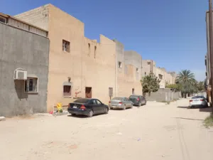 منزل دورين للبيع فى الهضبة خلف سوق البستان واجهتين