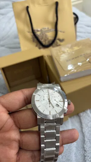 ساعة بربري صناعه سويسريه جديده