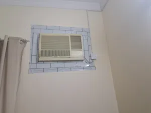 للبيع 4مكيفات بيرل واحد اسبلت وثلاثه وندو