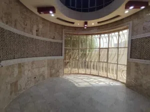 دار تجاري بناء درجة أولى