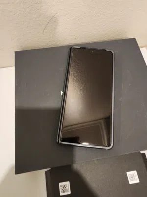 honor magic v3 للبيع هاتف بحاله ممتازه استعمال 10 ايام تقريبا اللون اخضر