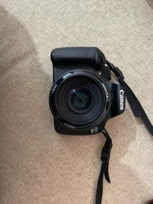 Canon 1200D نظيفة جدًا مع عدسة 52mm + بطارية وشاحن