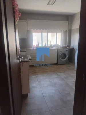 شقة مميزة للبيع في الجندويل  -  قرب مركز أمن البيادر طابق ثالث 126م بسعر مغري