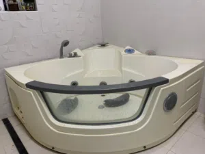 جاكوزي مستعل شبه جديد