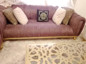 طقم كنب فاخر وثقيل موجود في المفرق المدينه