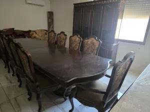 طاولة سفرة فخمة ونظيفة