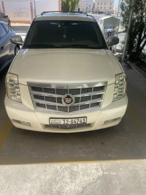 Used Cadillac Escalade in Farwaniya