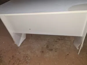 للبيع طاولة مكتب دراسة / لابتوب للأطفال وا الكبار  بسعر مناسب