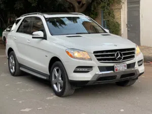 مرسيدسML350 موديل2012"4MATIC" فل أوبشن فتحة سقف ديكور بيج ماشيه107الف فقط وار أمريكي"مكررررتن