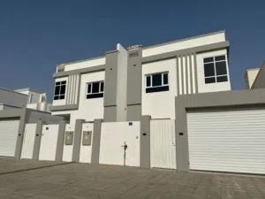 للبيع فيلا جميله المعبيله الجنوبيه حلة الملاحظ قريب من سوق بن راشد ومسقط مول