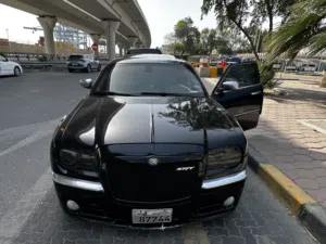 كرايسلر 6.1 للبيع او للبدل مع جيب بنفس النظافة