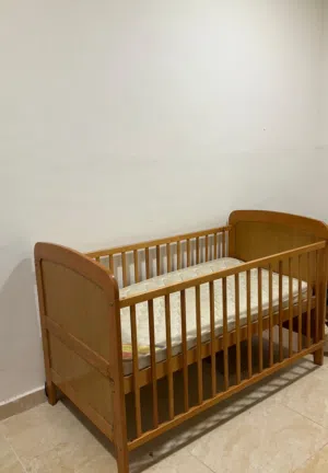 سرير اطفال للبيع