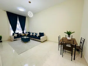 F3 / شقة  للايجار الشهري في عجمان -النعيمية 2 -  غرفة وصالة - حمامين  مطبخ مجهز - كييف مركزي - شامل