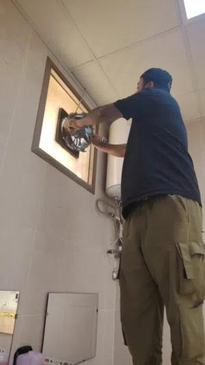 كهربائي المنطقه العاشره وضواحيها تصليح شورت تركيب انارة تأسيس من الصفر توزيع احمال كل اتصل نصل