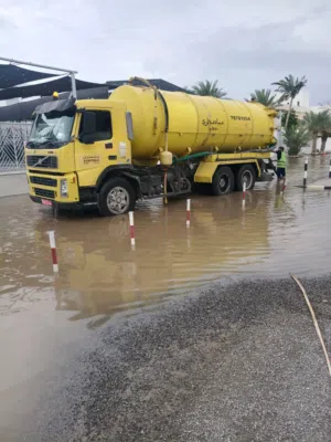 خدمة شفط مياه المجاري - تنظيف خزانات الصرف الصحي - خدمة صهريج مياه الصرف الصحي Sewage Water Tanker S