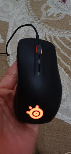 هذا المنتج هو ماوس ألعاب من طراز SteelSeries Rival 300S.يتميز الماوس بمستشعر بصري عالي الدقة،
