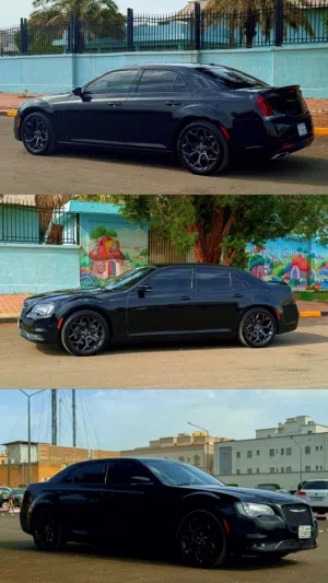 Used Chrysler 300 in Farwaniya