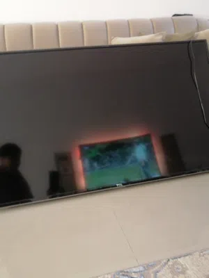 شاشه نظيفه كل شي شغال ب 900 درهم