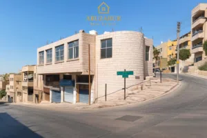 مجمع تجاري بسعر مغري جداً