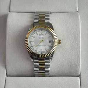 ساعة رولكس ستاتي بمقاس متوسط ولمسة فخامة واضحة