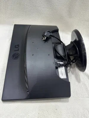 شاشة كمبيوتر LG flatron