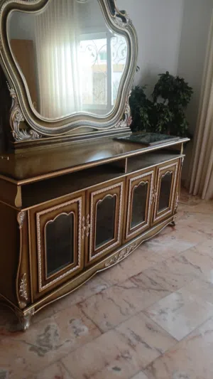 سفرة مستعملة مع دولابها والبوفيه للبيع