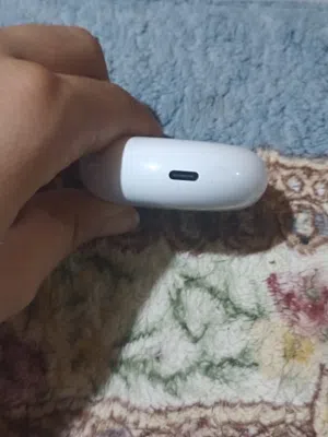 الاعلان سماعه راس حلوه ورهيبه يعني سماعه راس كلش حلوه وصوت بيها وعزل بيها كلش حلو