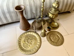 مجموعة قطع نحاس قديمة