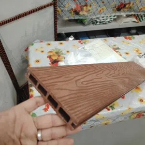 خشب جدران ثلاثي الابعاد بحاله جيده جدا لم يستخدم